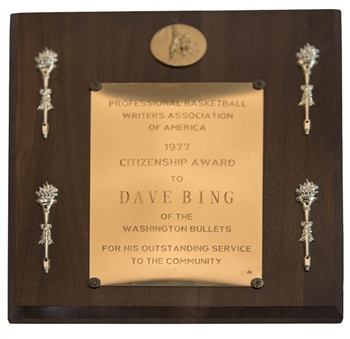 1977 PBWAA Citizenship Award Presented To Dave Bing 